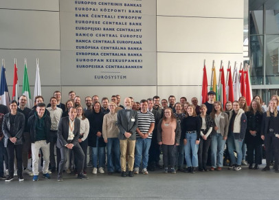 2025 04 09 Besuch im EZB Archiv kl