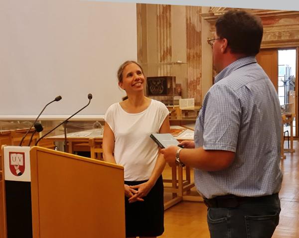 Dr. Dominik Haffer (Archivschule Marburg) und die Leiterin des Universitätsarchivs Wien, Mag. Mag. Dr. Nina Knieling