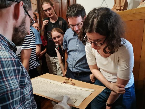 Besichtigung von Archivalien im Soproner Stadt- und Komitatsarchiv